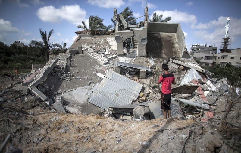 Israelul bombardează locuinţele liderilor Hamas din Fâşia Gaza | FOTO