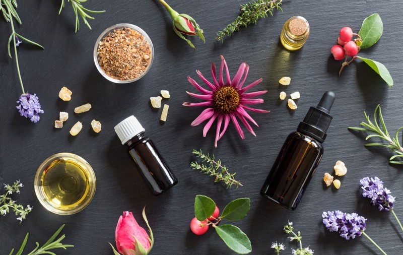 Diferența dintre uleiurile esențiale, uleiurile vegetale și uleiurile de parfum