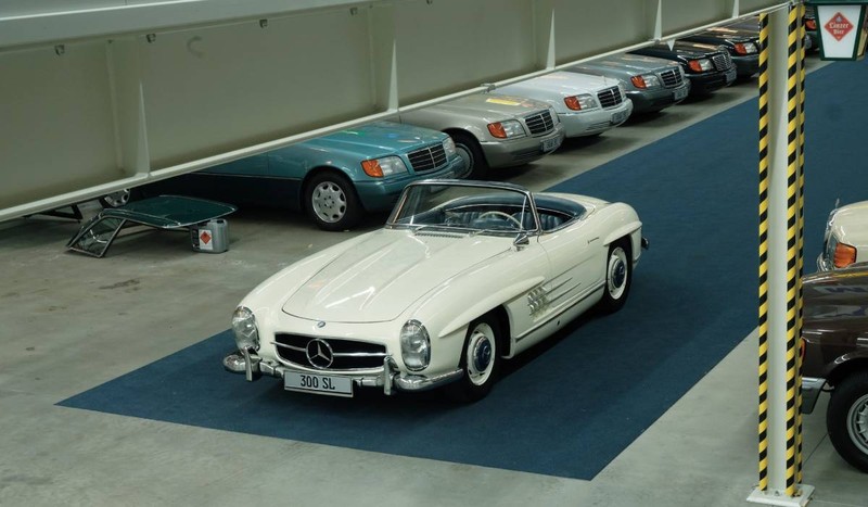Un Mercedes-Benz 300 SL Roadster din 1959, inclus în colecția austriacului Hannes Daxecker, va fi scos la licitație pe 7 noiembrie 2026, cu un preț de pornire de 300.000 de euro.