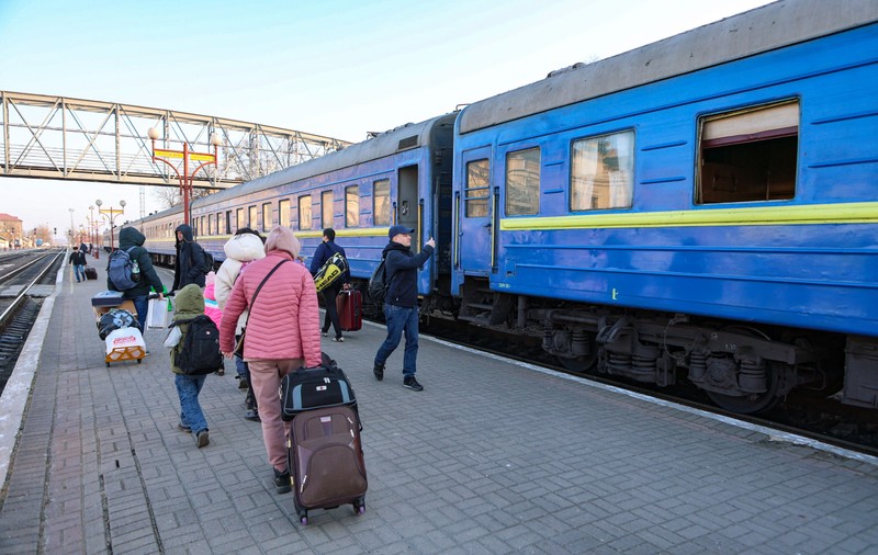 De ce nu vor refugiații ucraineni să meargă în Suedia. „O problemă neașteptată”. Unul dintre ei a coborât din autocar când a aflat că nu merge în Germania