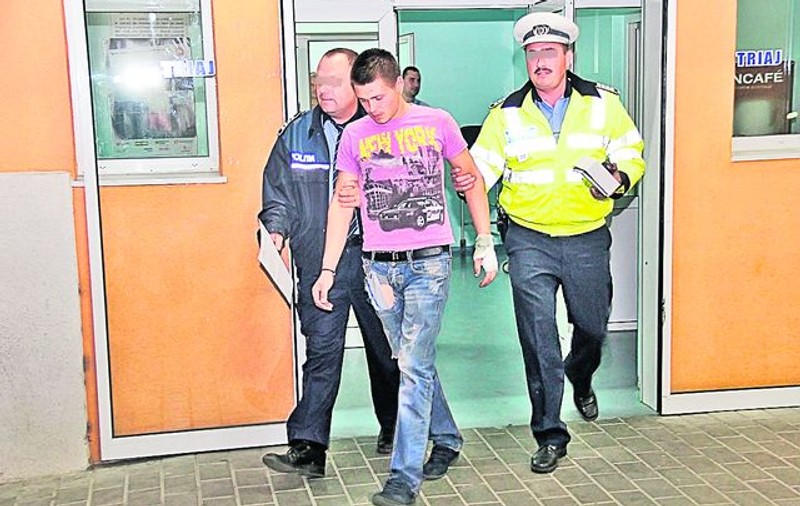 Pentru că a condus beat, a ajuns la poliţie, la spital, apoi la... descarcerare!