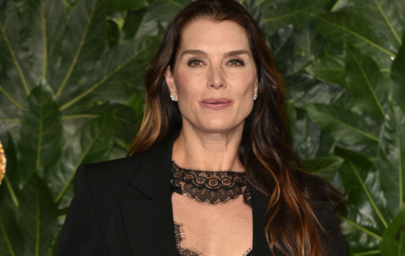 Cum arată Brooke Shields în costum de baie la 54 de ani!