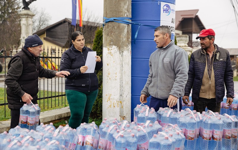 Starea de spirit la coadă la apă în Breaza și Băicoi, Prahova: „Am ajuns să stăm cu mâna-ntinsă pentru greșelile unor incompetenți!”