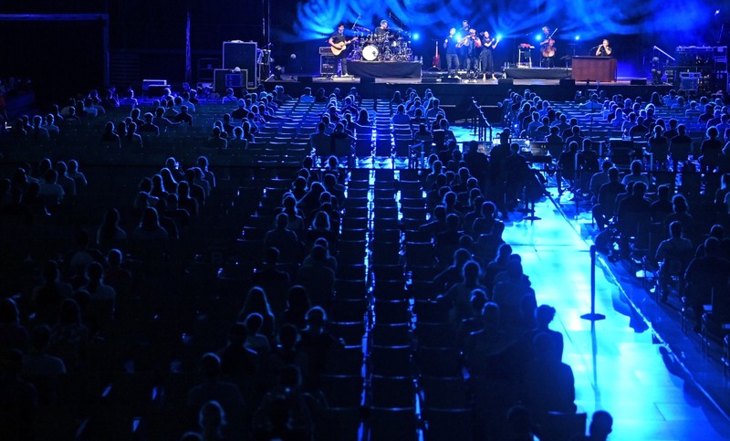 Oamenii au fost așezați în feluri diferite de la concert la concert | Foto: Profimedia
