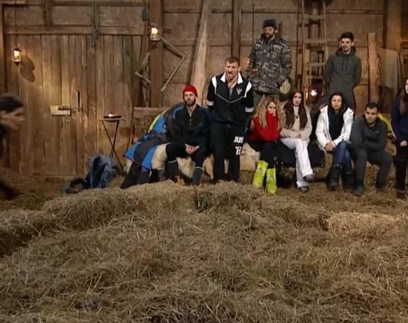 Duel intens între fete. Ioana Filimon a părăsit Ferma cu ochii în lacrimi | FOTO