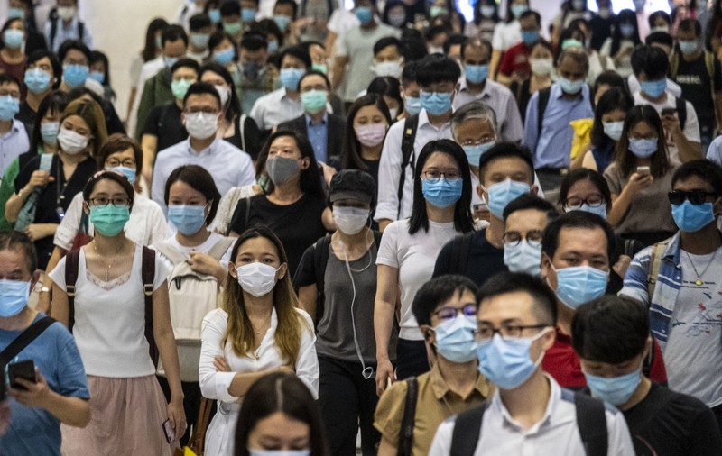 Locuitorii din Hong Kong primesc 500 de euro dacă se testează pentru COVID și sunt pozitivi