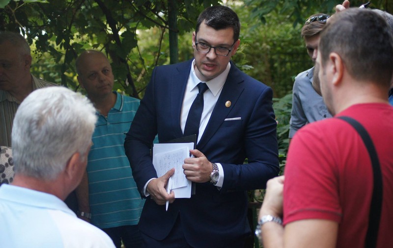 Deputatul PNL Ovidiu Raetchi, ameninţat cu moartea, pentru a nu vota legea vaccinării: "Trebuie să vă punem cuţitul la gât!"