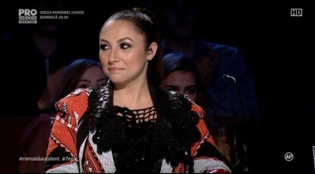 "Cum stă el, acolo, într-o mână", a spus Andra.