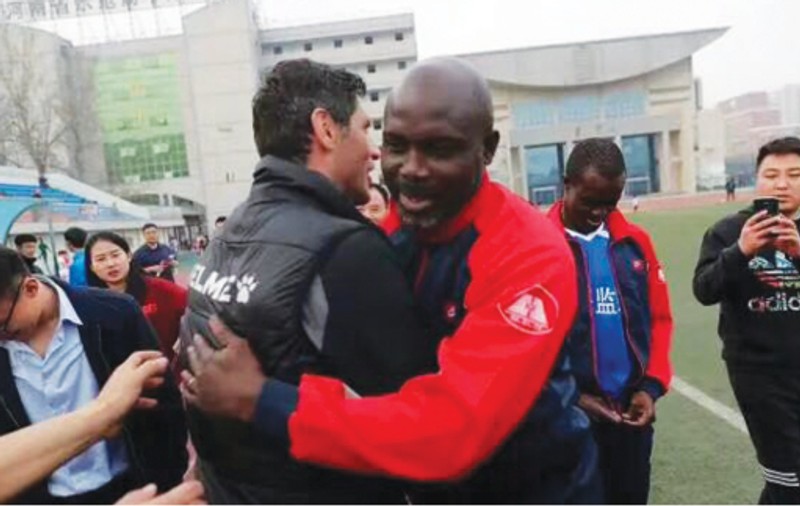 Un antrenor român s-a întâlnit în China cu George Weah, noul președinte al Liberiei: ”E un tip deosebit”