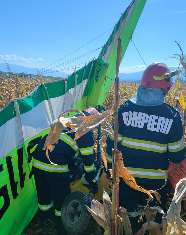 Un motodeltaplan s-a prăbuşit în judeţul Sibiu. Două persoane, găsite de echipajele SMURD