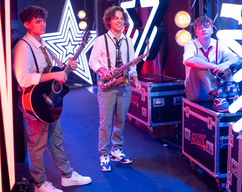 Povestea trupei Acoustic Boyz de la „Românii au talent”. Au cântat pe stradă și au devenit virali după un clip filmat în baie