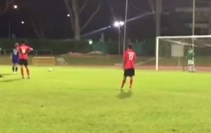 Gol incredibil în Singapore! Cea mai nebună execuție a unui penalty | VIDEO