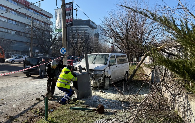 Femeie din București, spulberată de o mașină pe trotuar, pe Bulevardul Dimitrie Pompeiu. Șoferul nu era băut sau drogat