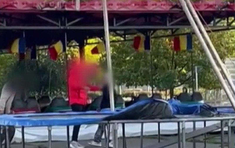 Paznicul unui parc de distracții din Brașov a rănit cu secera un copil de 13 ani pentru că a sărit pe o trambulină fără permisiune