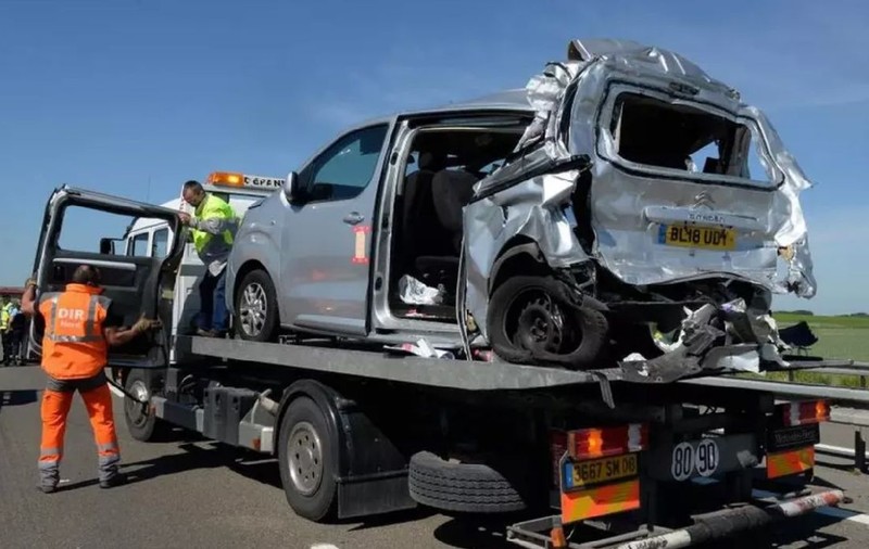 Mărturia tatălui român care a oprit pe banda de urgență înainte ca fiul și soția lui să fie uciși de un camion, în Franța: „Aștept ziua în care voi muri”
