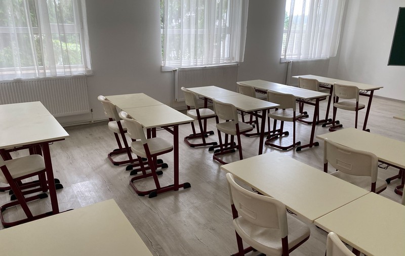 Campanie privată de renovare și dotare a școlilor rurale din România. "S-a schimbat pardoseala, care era din 1965"