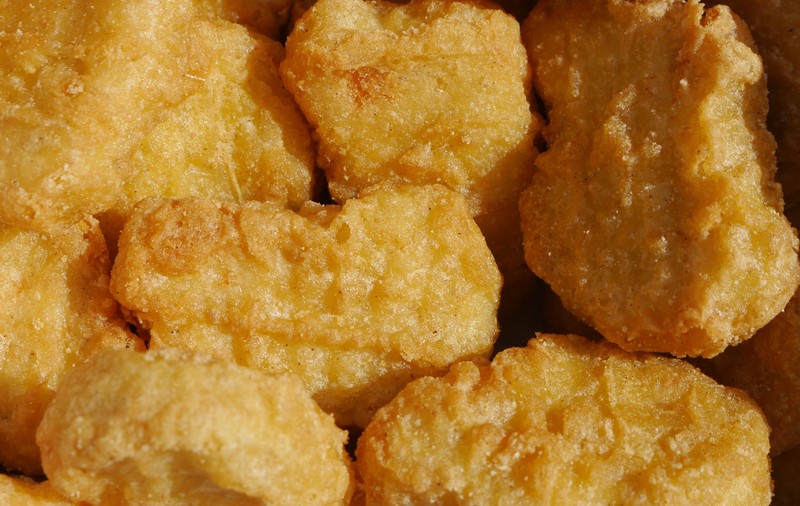 Un fast-food celebru, de vină pentru că un copil s-a fript cu nuggets de pui, a decis un juriu din SUA