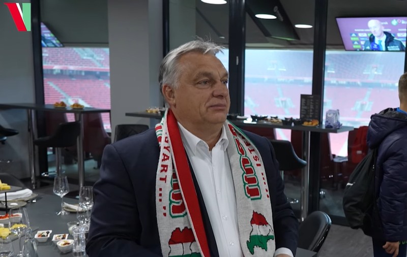 Reacția Ucrainei, după ce Viktor Orban s-a afișat în public cu un fular cu harta Ungariei Mari