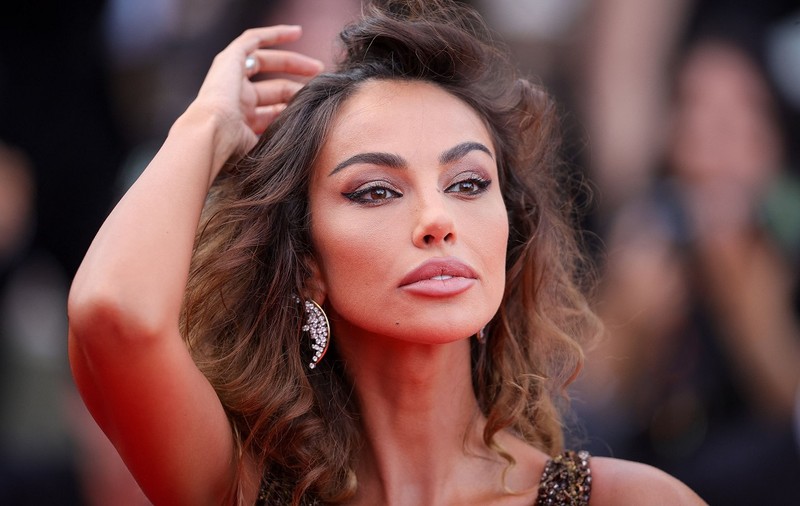Cum a fost Mădălina Ghenea pozată în costum de baie chiar de fiica ei. Vedeta și Charlotte, care are 5 ani, locuiesc în Italia
