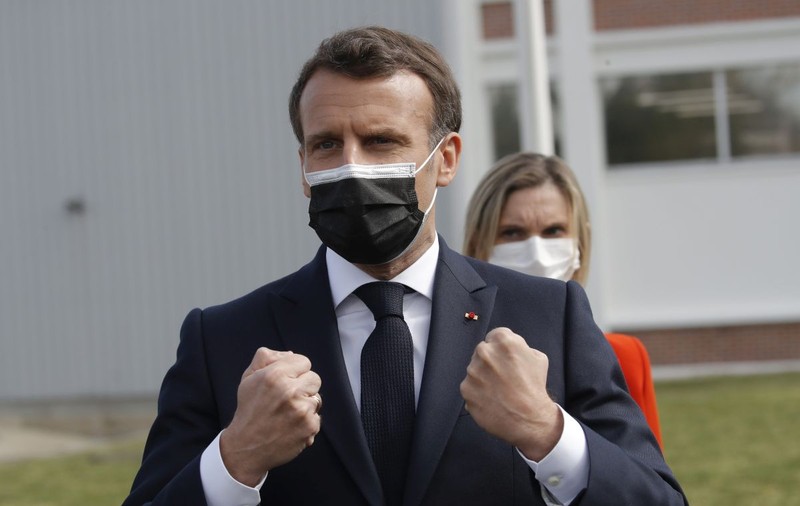 Politico: Macron a riscat, mizând pe certificatul de vaccinare COVID. Situația de azi din Franța arată că a câștigat