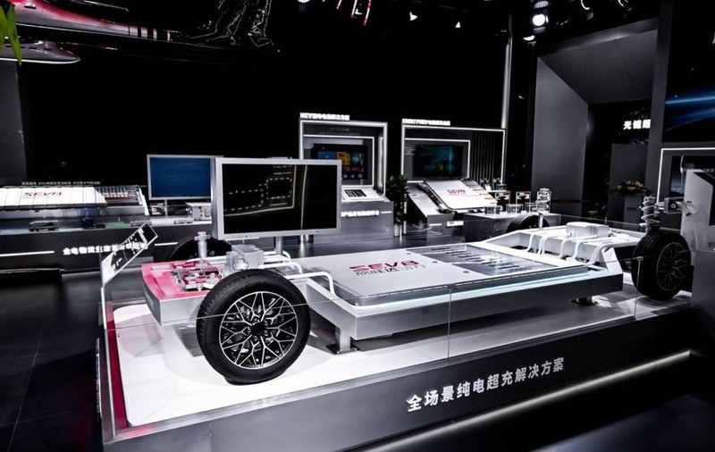 China lansează prima baterie pentru mașini electrice din lume cu încărcare la 1.400A: 150 km autonomie în doar un minut