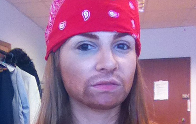 AXL ROSE DE ROMÂNIA! GHICEŞTI CE CÂNTĂREAŢĂ DE LA NOI SE ASCUNDE SUB ACEASTĂ MASCĂ? | FOTO