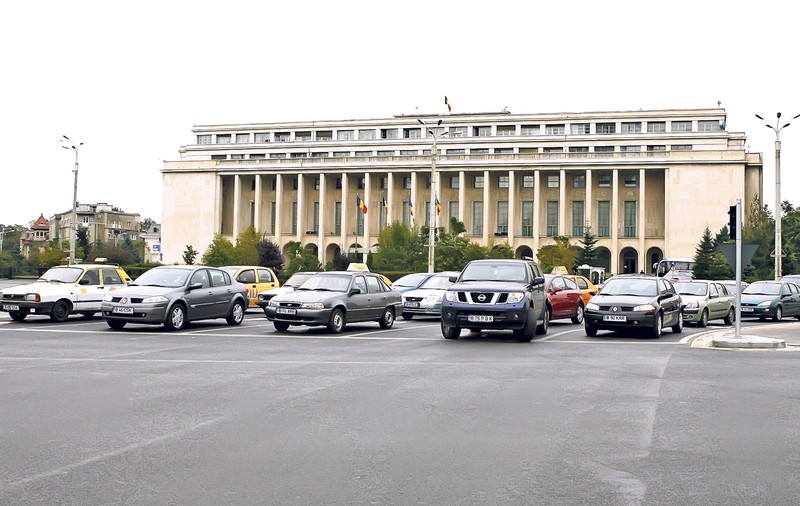 Milioane de euro MITĂ pentru subalternii lui Adrian Năstase