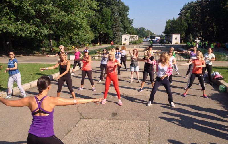 Elena Udrea, sport în parc, alături de colegele de partid | FOTO