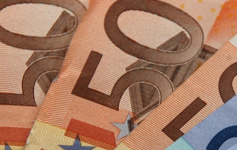 Ce se întâmplă dacă găsești o bancnotă de 50 de euro pe parbriz. în Italia. Sursă foto: Getty Images.