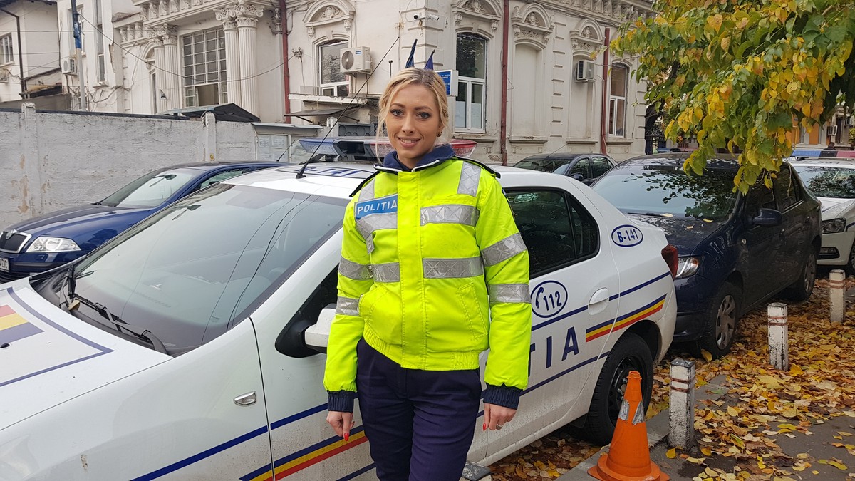 Blonda de la «Rutieră»! Libertatea a vorbit cu poliţista devenită «virală» pe internet, după ce a recuperat un telefon furat.