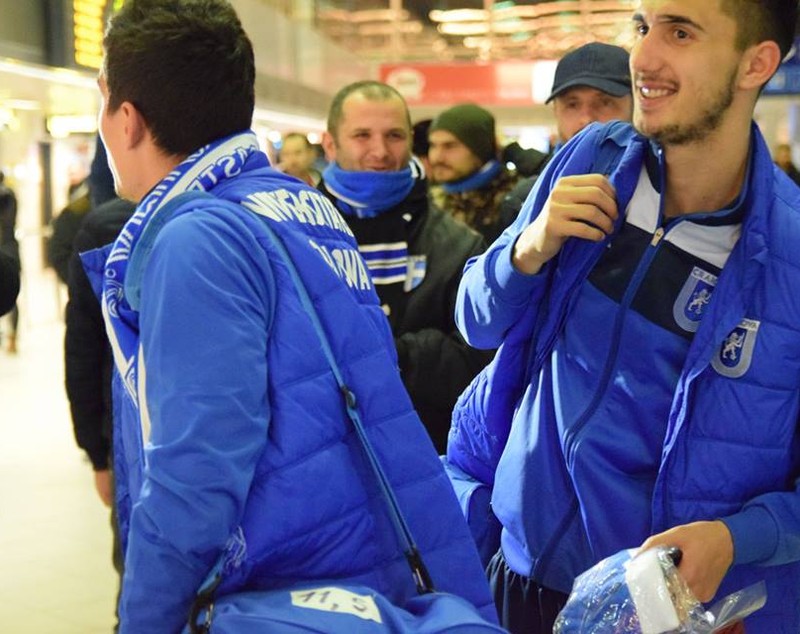 Fotbaliștii Craiovei au fost așteptați de fani cu torțe la revenirea din Malta / GALERIE FOTO&VIDEO