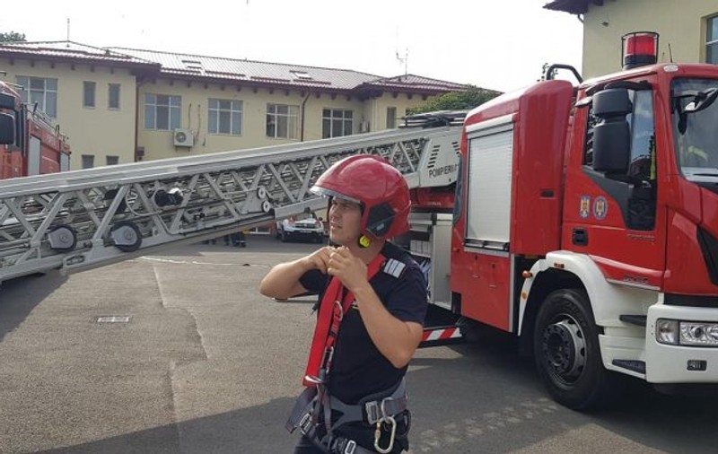 Incendiu la un vagon cu 56 tone de benzină. Traficul feroviar între Buşteni şi Azuga - blocat