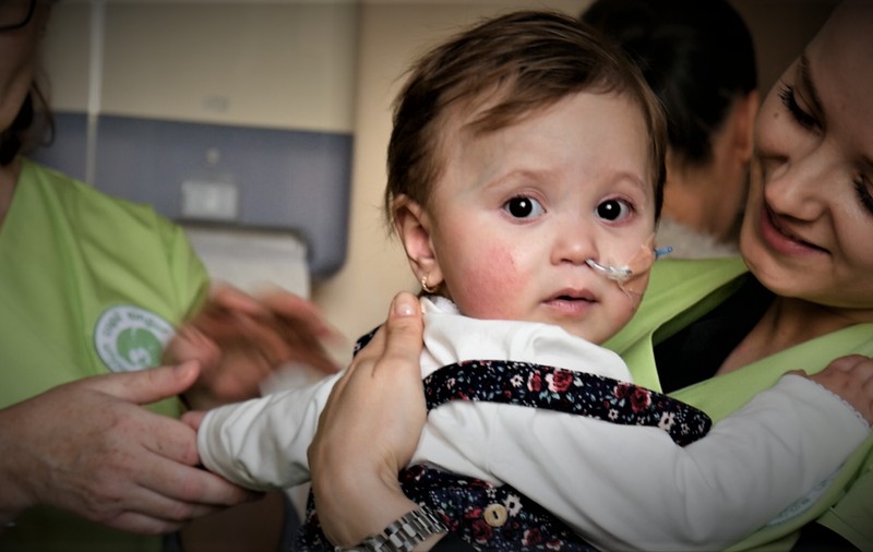 Primul an al Evei: viața la spital. Lumea în care ”la mulți ani” chiar are un sens