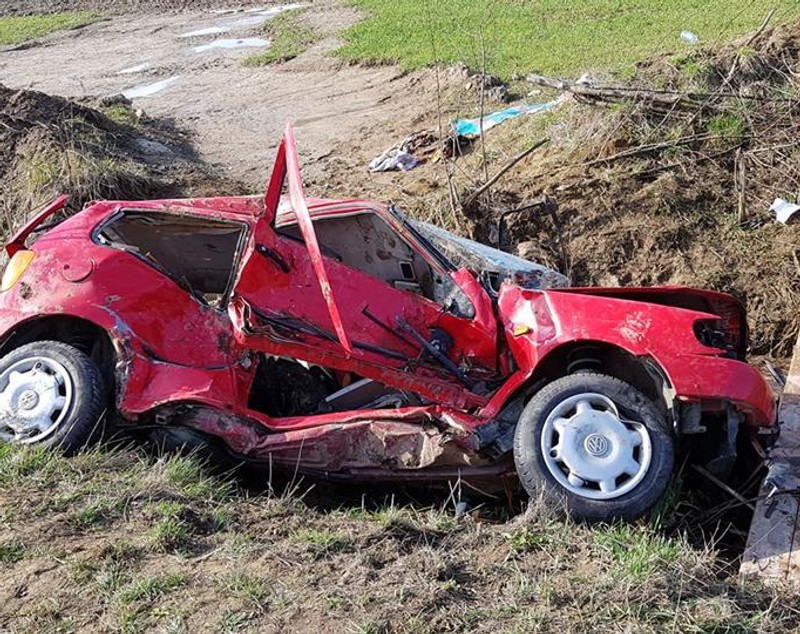 Un poștaș din Satu Mare a provocat un grav accident auto. Nu a oprit la indicatorul "Stop" (FOTO & VIDEO)