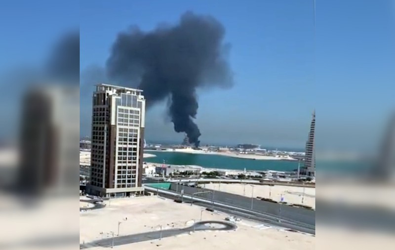 A luat foc o clădire din Qatar aflată aproape de stadionul Lusail, pe care joacă în această seară Argentina cu Mexicul - VIDEO