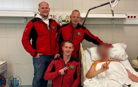 Un medic a cusut inima care bătea a unui bărbat, în doar 7 minute, direct pe stradă