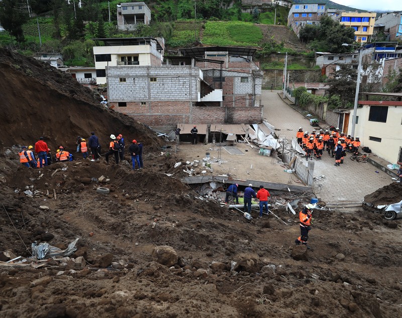 Cel puțin 27 de morți în Ecuador, după ce un munte a luat-o la vale din cauza ploilor abundente și s-a abătut asupra orașului Alausi