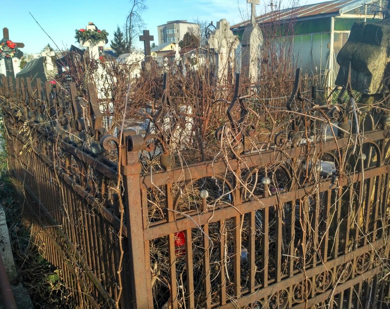 REPORTAJ / Morminte la preț de garsonieră, în Ploiești. Cum arată un loc de veci de 5.000 de euro/ VIDEO&FOTO