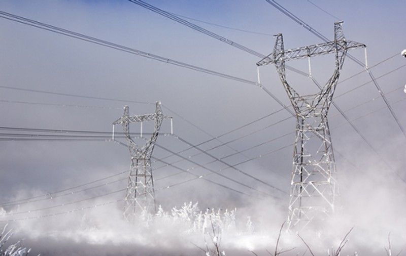 Sute de mii de români au rămas fără energie electrică. Viscolul a doborât rețelele din mai multe județe