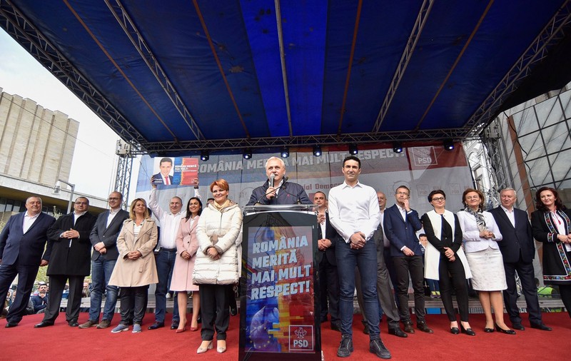 VIDEO/ Dragnea, la mitingul PSD de la Craiova: „Oamenii mi-au zis: «Chiar dacă te arestează, să nu renunţi, că venim şi te scoatem de acolo»”