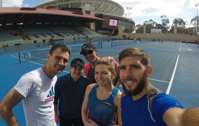 Simona Halep a făcut primul antrenament în Australia. Serena Williams trage tare alături de Patrick Mouratoglou / VIDEO