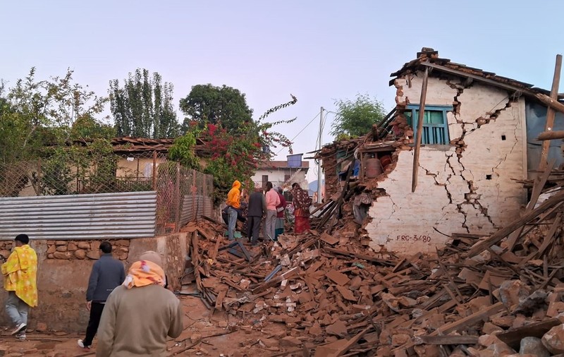 Cel puțin 128 de persoane au murit în Nepal în urma unui cutremur cu magnitudinea 6,4