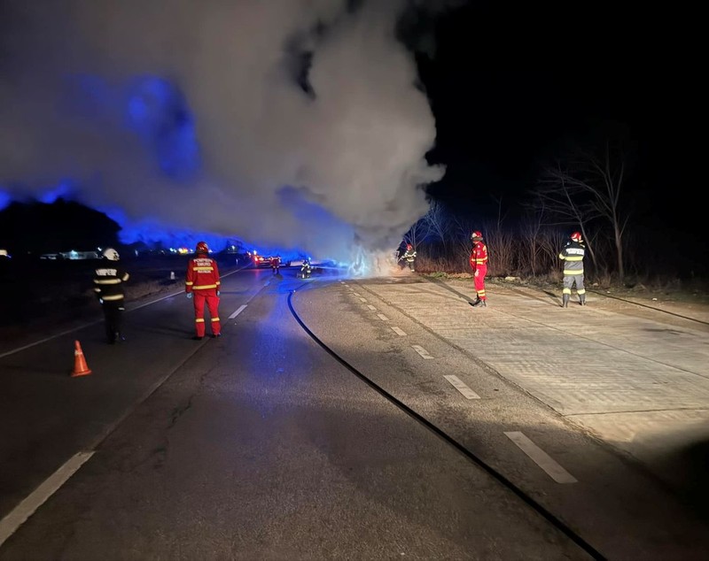 Mașina unui preot din Oradea a luat foc, poliția a început o anchetă. „Am toată convingerea că evenimentul nu are legătură cu episcopul”