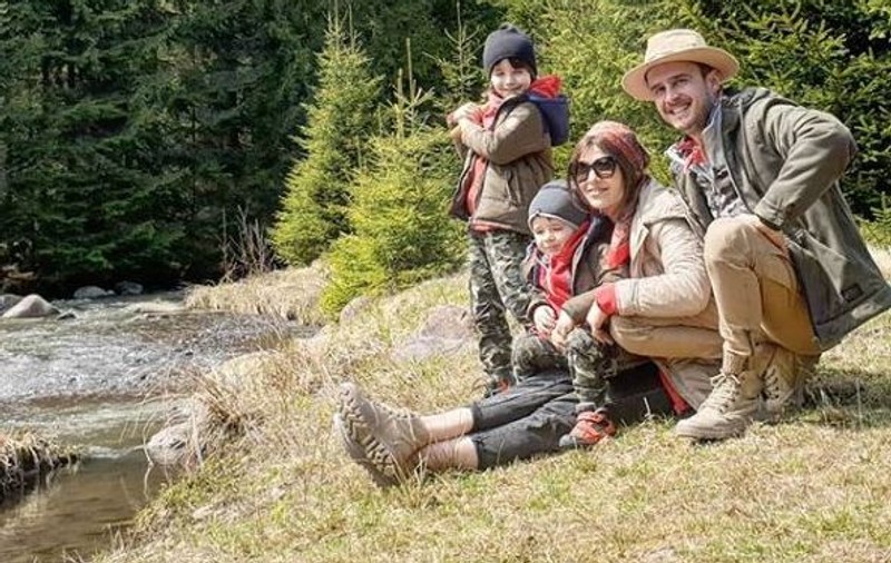 Vacanțele inedite ale vedetelor. Șerban Copoț își duce băieții la cele 10 minuni naturale ale României, Smiley vrea în Tibet