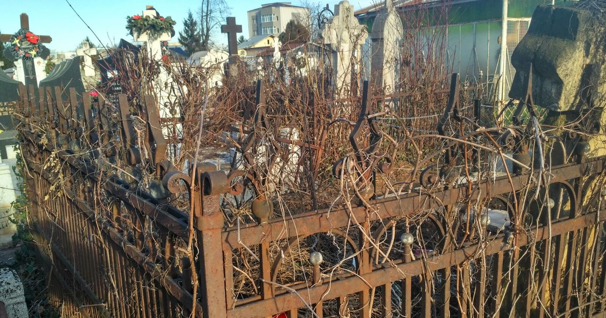 Morminte la preț de garsonieră, în Ploiești. Cum arată un loc de veci de 5.000 de euro