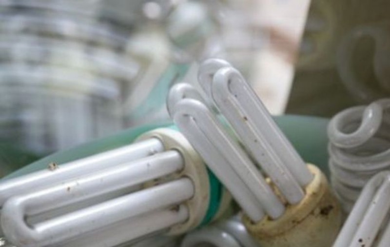 De ce trebuie să reciclăm becurile ecologice? În prezent sunt reciclate doar jumătate din cantitatea vândută în ultimii trei ani