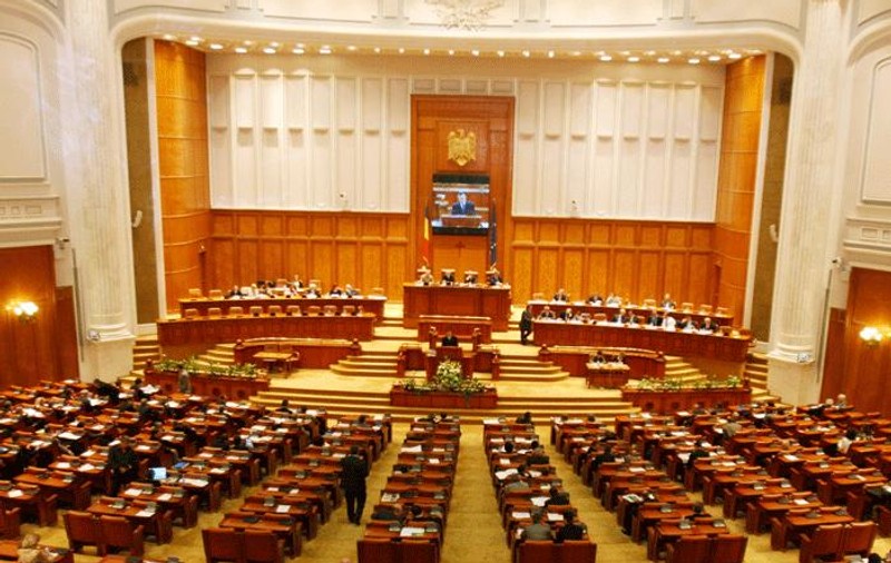CÂTĂ NESIMŢIRE! Parlamentarii AU MUNCIT 36 de zile în 6 luni!