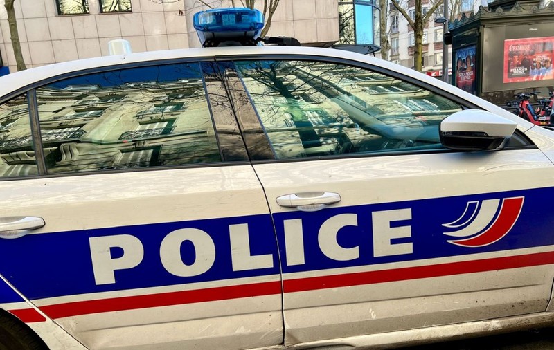 Șoferul unei firme de ride sharing a adormit la volan în timpul unei curse, a lovit un pieton și a intrat cu mașina într-un bar, în Franța
