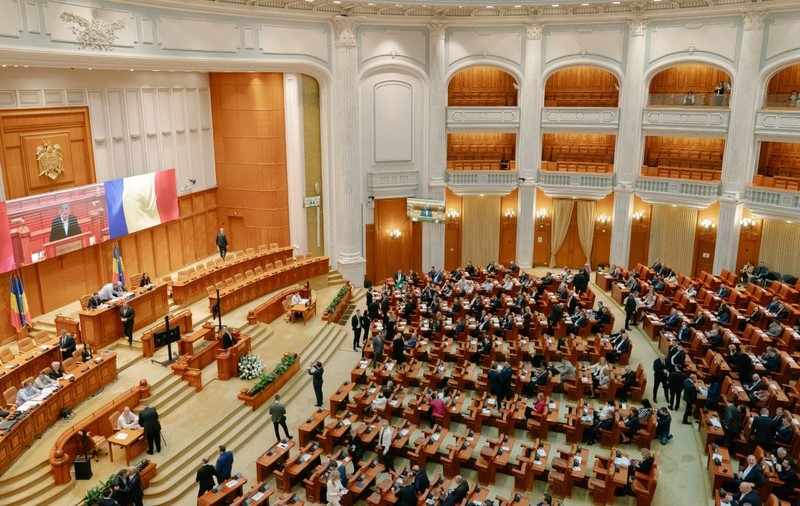 Top cei mai „scumpi” parlamentari români în 2026. Cât au costat deplasările externe ale aleșilor, în frunte cu Alina Gorghiu și Titus Corlățean
