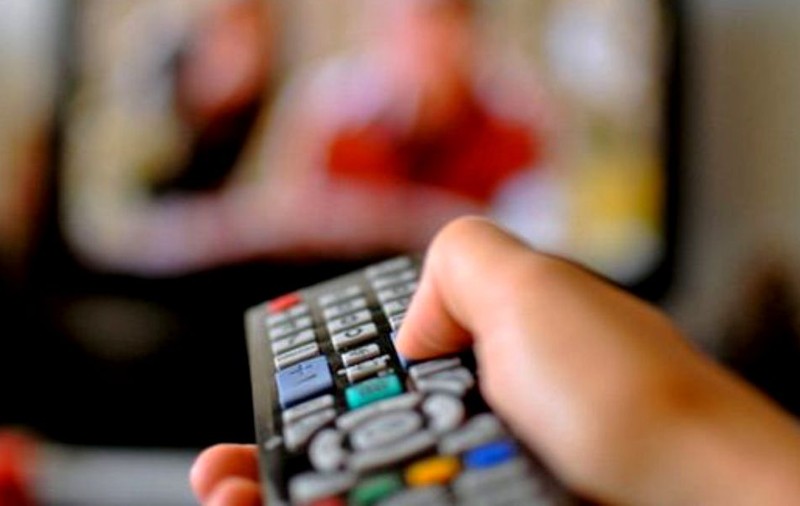Televiziunile vor subtitra filmele româneşti, în sprijinul persoanelor cu deficienţe de auz. Legea a fost promulgată